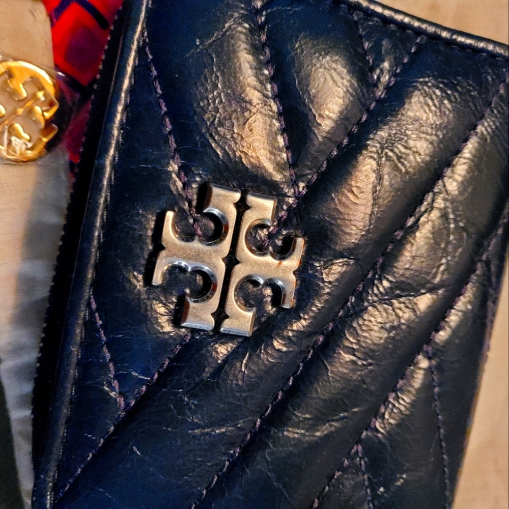 KIRA CHEVRON TEXTURED BI-FOLD WALLET